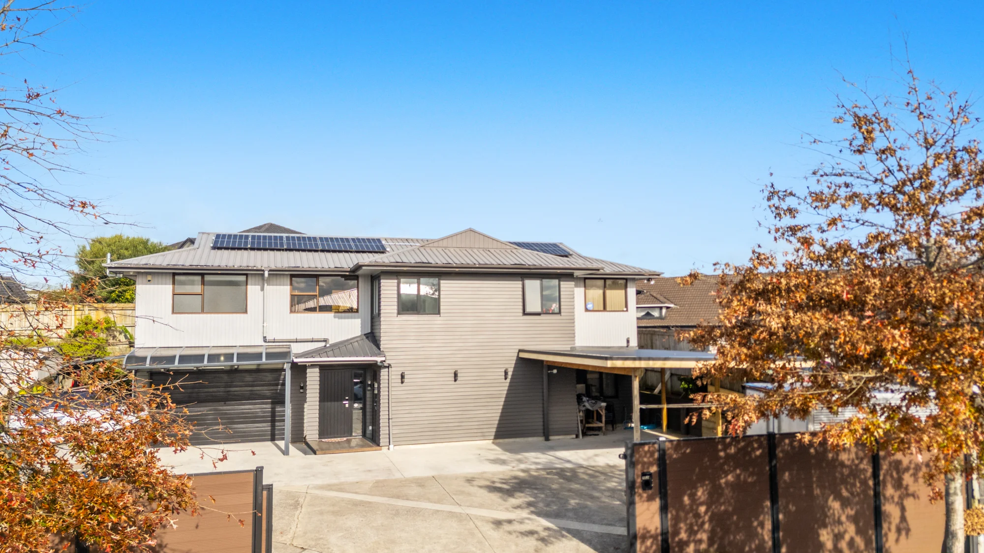 Mangere 6Moenga Two Living Options, One Exceptional 6-Bedroom Home
