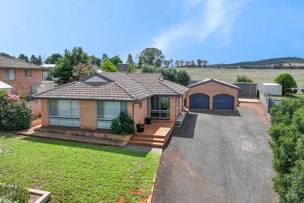 4 Hillcrest Avenue, Parkes, NSW 2870
