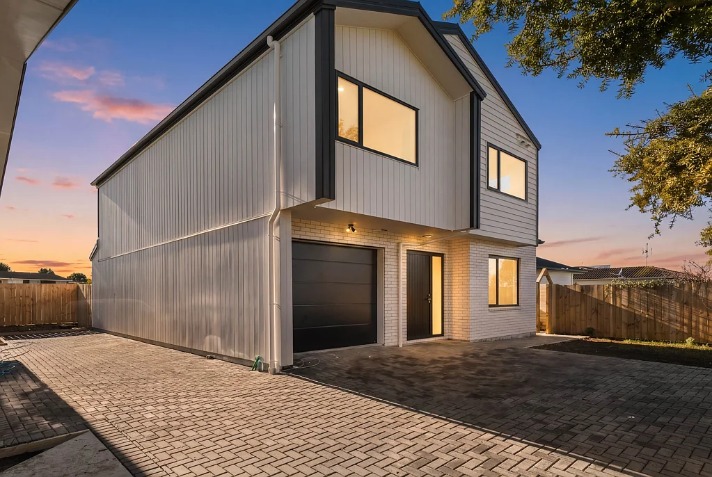 Wattle Downs 4침실 4 Bedrooms, Flexi Room & Two Living Areas!