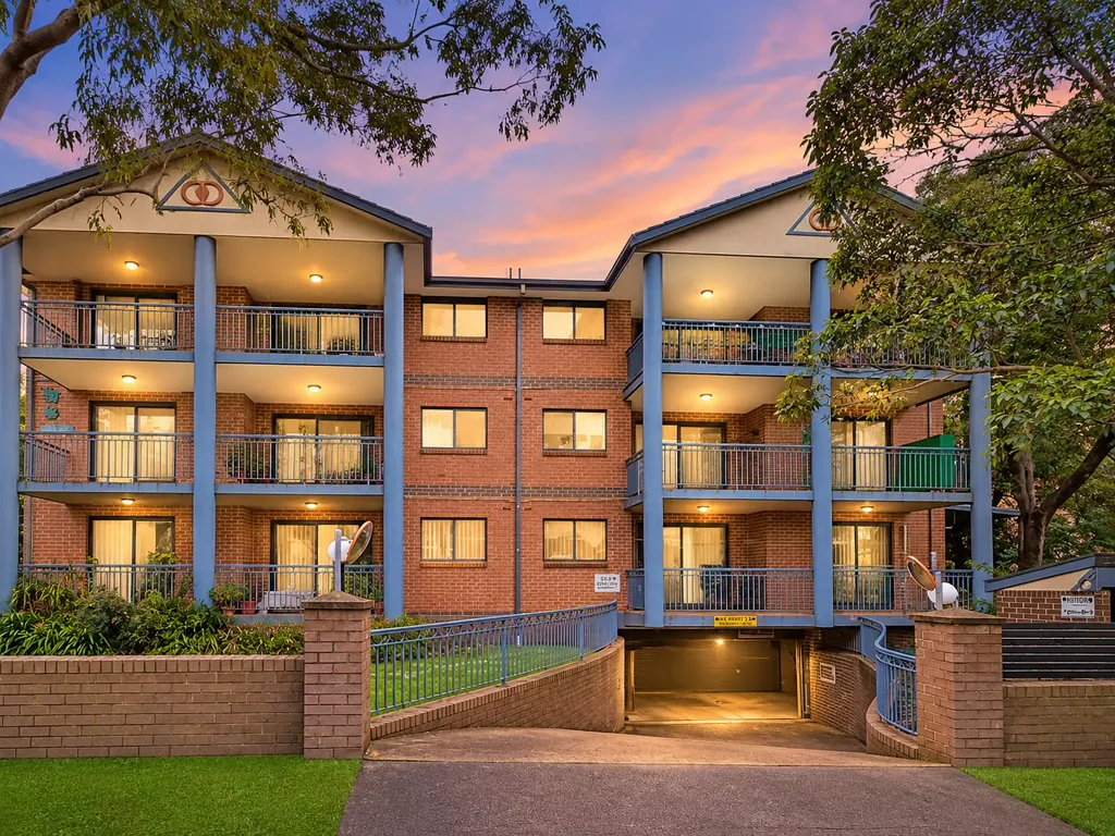 Bankstown 2બેડરૂમ Spacious Full Brick Apartment with Oversized Living & Entertainer's Balcony