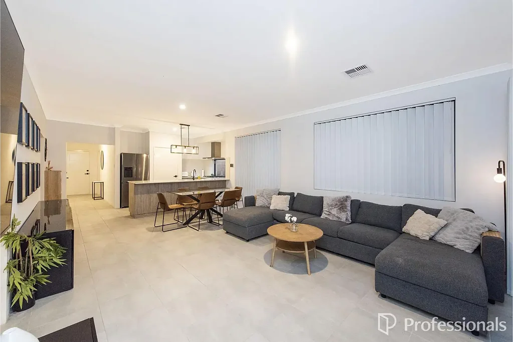 17 Waratah Way, Wandi, WA 6167
