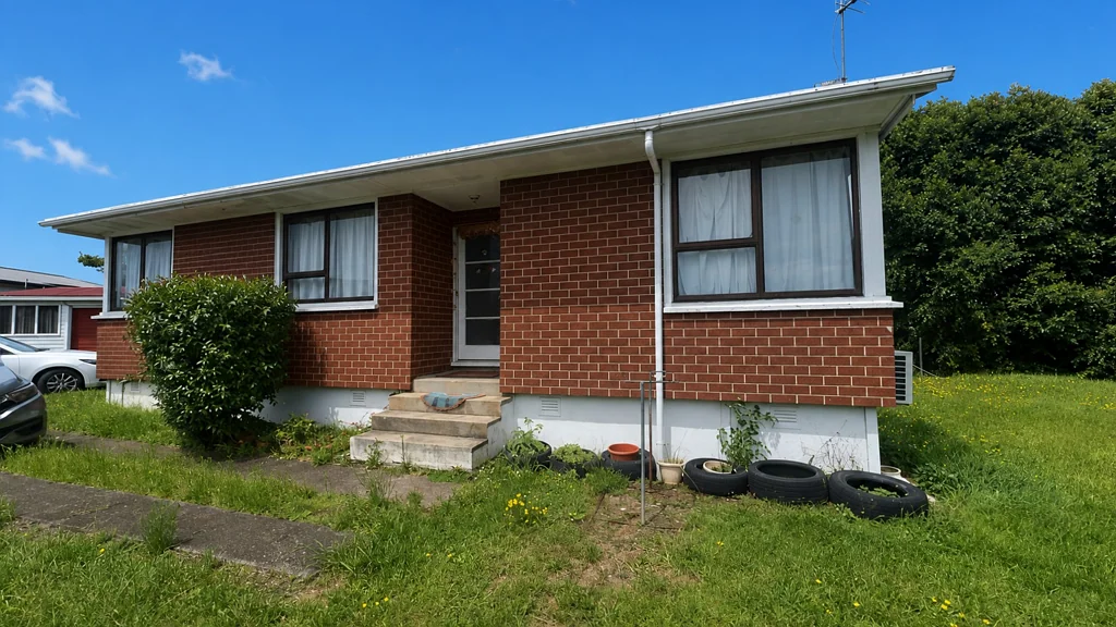 Tidy 3 Bedroom with lots of outdoor space
