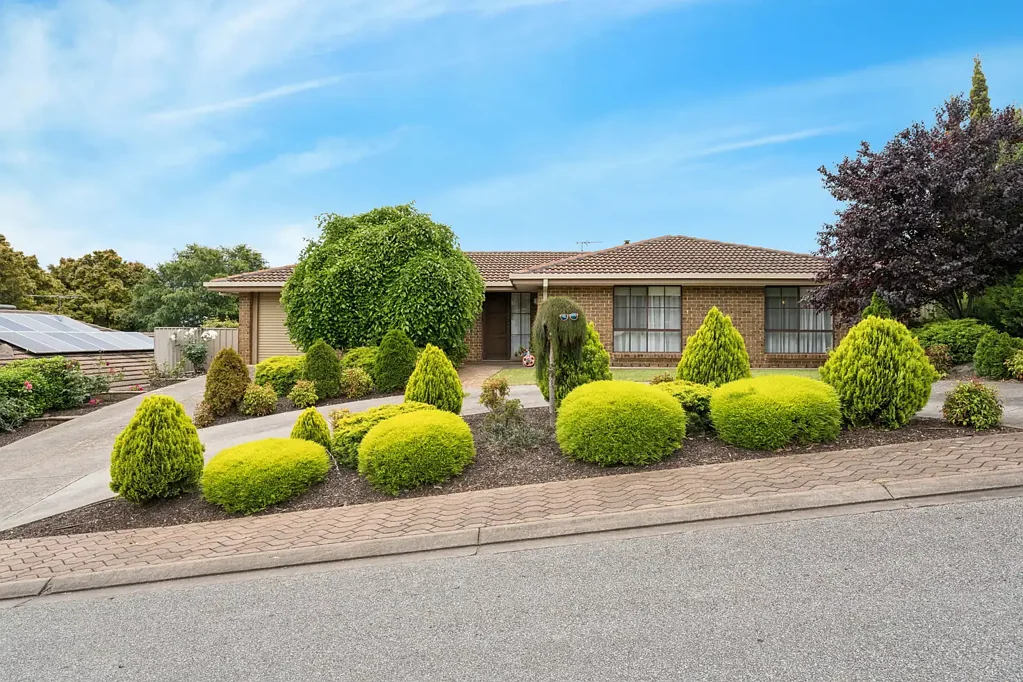 8 Monaco circuit, Aberfoyle Park, SA 5159