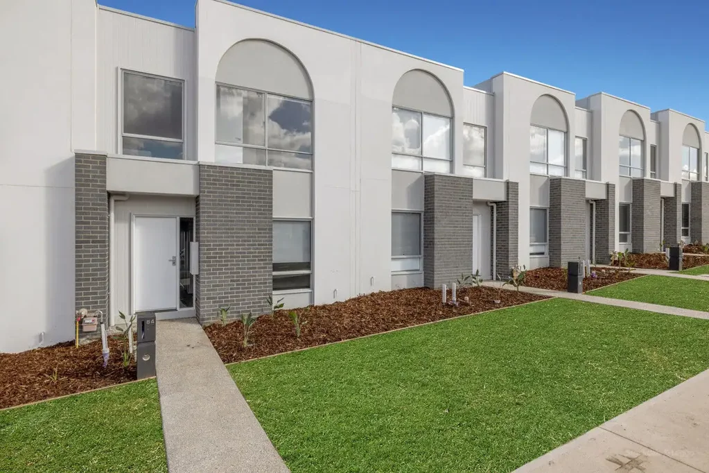 4 Bedroom Townhouse, in Berwick's perfect location!