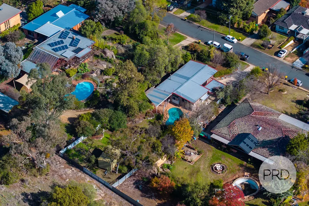 Kooringal 4 Bedroom Family home on a huge 1208sqm Block!
