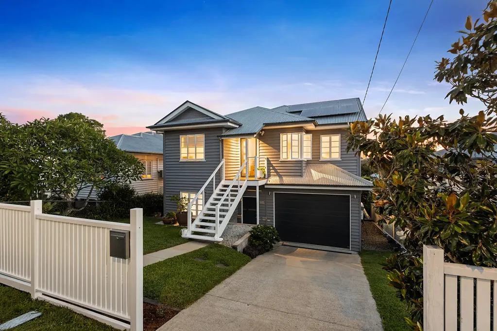 Stafford 4कमरा City Views, Dual Living & Lifestyle on Every Level