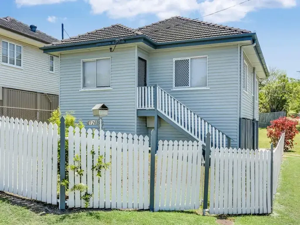 NEAT AND SWEET, 2 BEDROOM HOUSE!