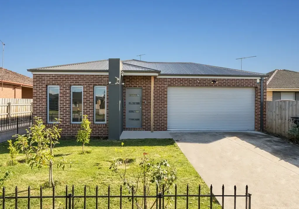 Comfort & Convenience in This Spacious 3-Bedroom Home!