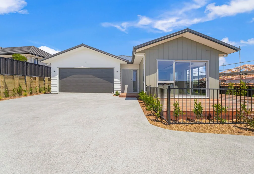 Milldale 5房  Brand New Family Home - A Must See
