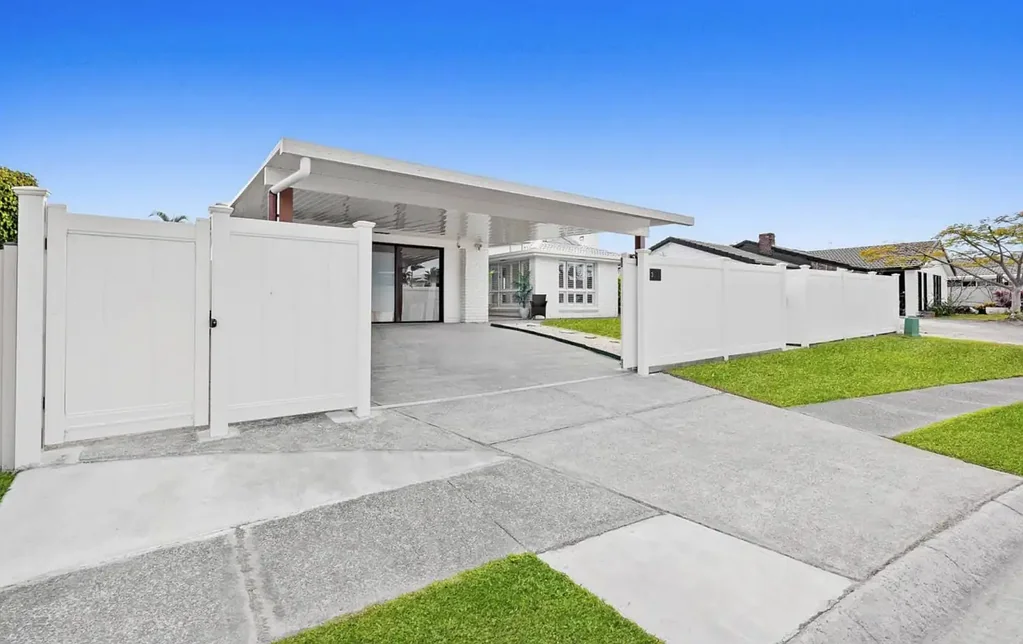 3 Harrier Drive, Burleigh Waters, QLD 4220