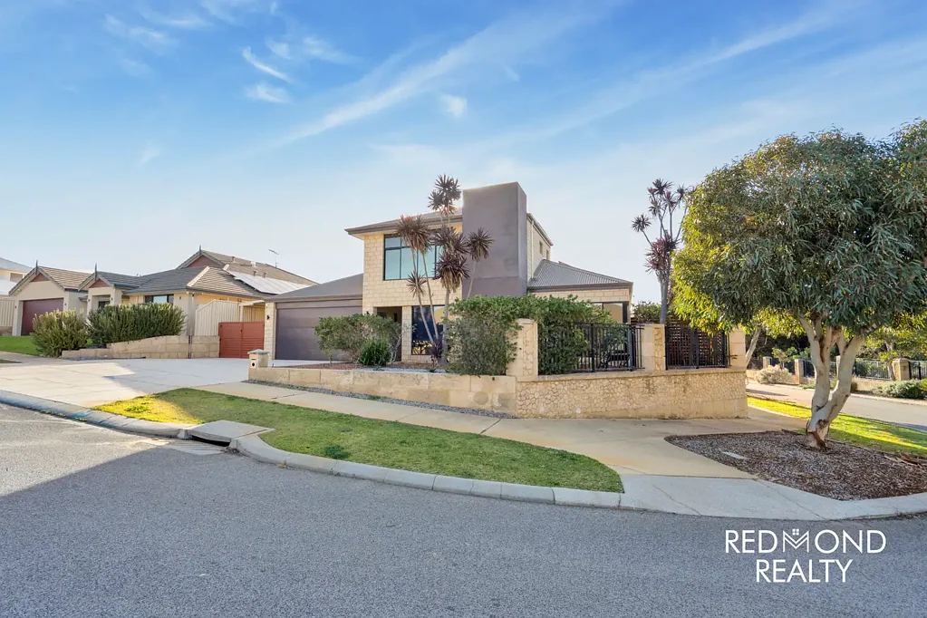 Burns Beach 4ਬੈੱਡਰੂਮ PERFECT COASTAL BLEND FOR FAMILY LIVING;
PARKS, SCHOOL, BEACH, IT’S ALL HERE!