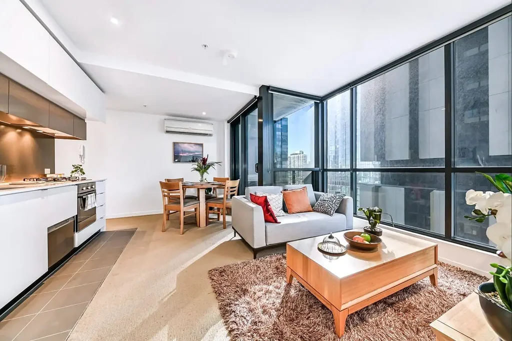 UNFURNISHED 2-bedroom in the heart of Melbourne CBD