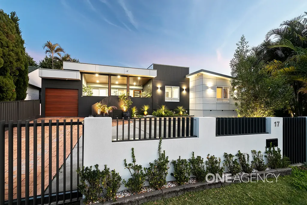 Lake Illawarra 4 Bedroom IMMACULATE HOME WITH HUGE WORKSHOP