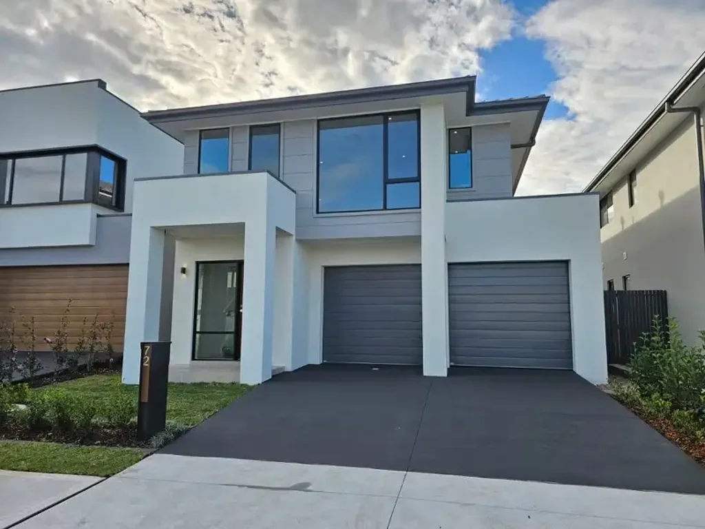 Modern family home is a prime location!