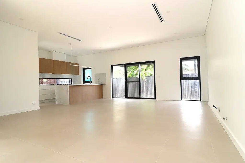 NEAR NEW 3 BEDROOM VILLA