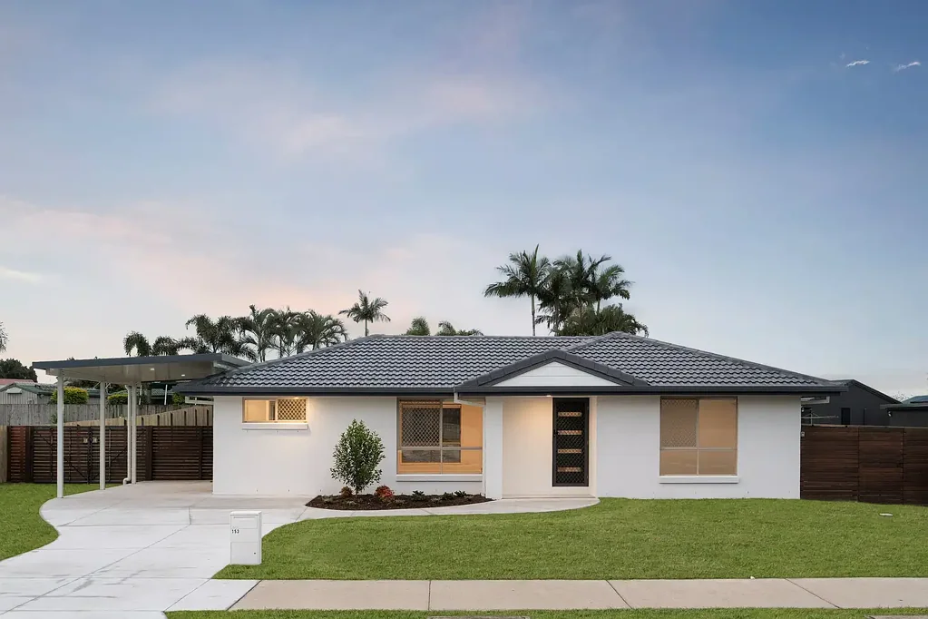Burpengary 4બેડરૂમ As-New family home with shed, side access and huge 1049m2 block!