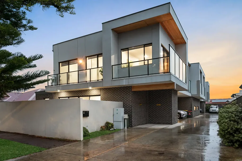 Glenelg North 4房  Contemporary Family Living with Refined Style