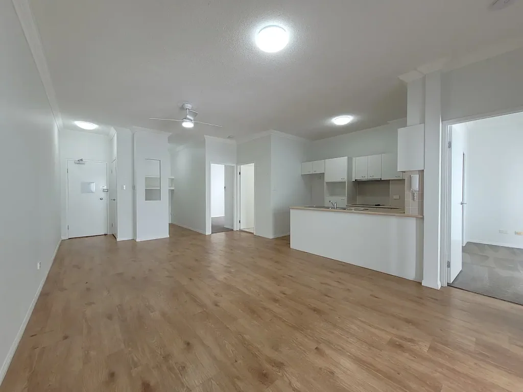 2BEDS+1STUDY 2BATH 1CAR MODERN APARTMENT NEXT DOOR TO INDOOROOPILLY SHOPPING CENTRE