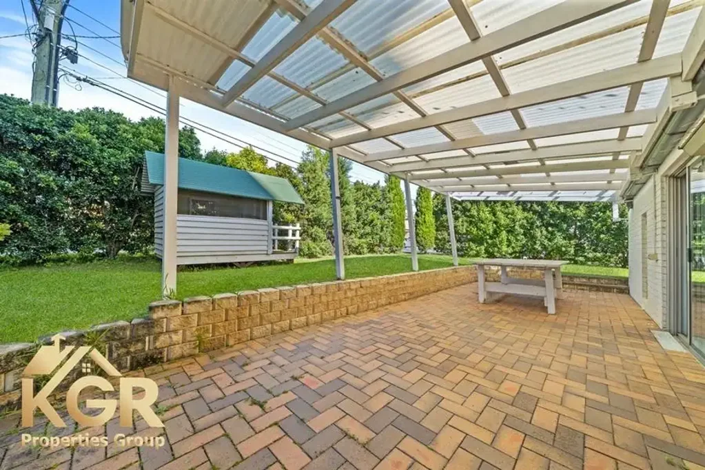 DUAL LIVING WITHIN WALKING DISTANCE TO WESTFIELD - UNDER APPLICATION!