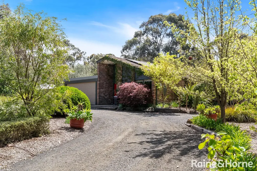Riddells Creek 3બેડરૂમ Statement Luxury on a Glorious 1-Acre (Approx.)