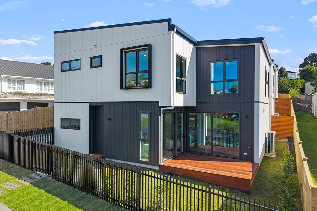Browns Bay 5 Bedroom Luxury Comfort Meets RANGI Zone Convenience