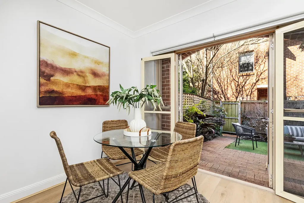 Neutral Bay 3બેડરૂમ Stylishly renovated Neutral Bay townhouse with brand-new interiors