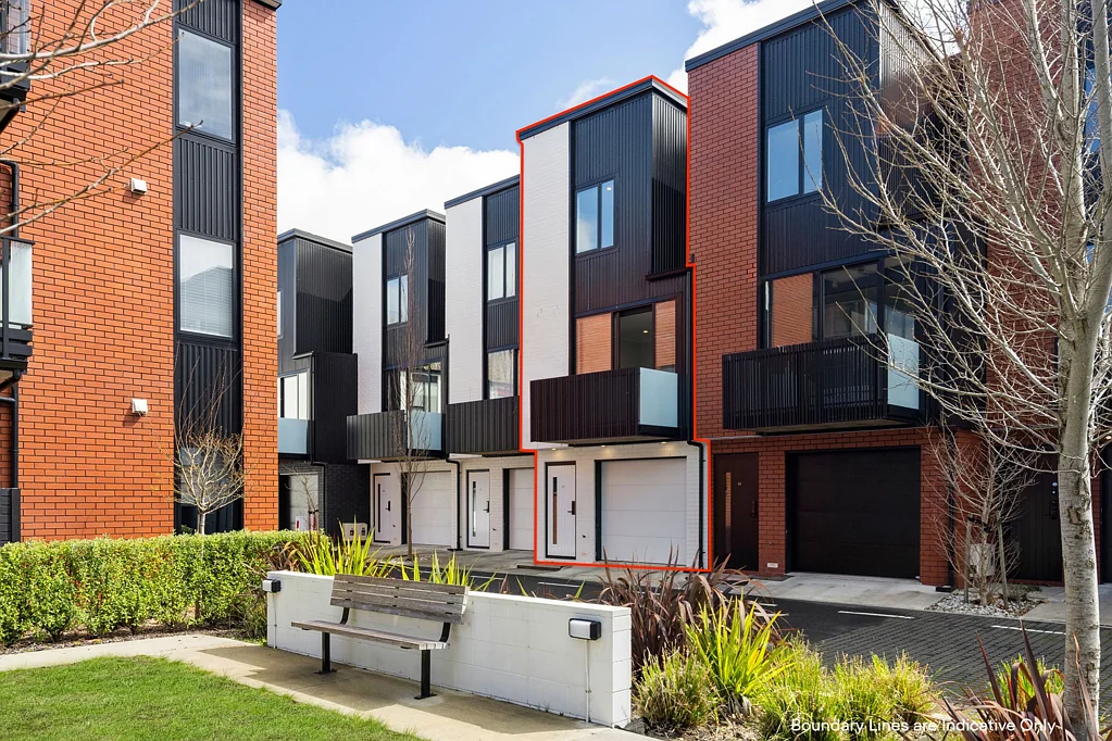 Hamilton Central 3બેડરૂમ Surplus To Requirements - Move In Now