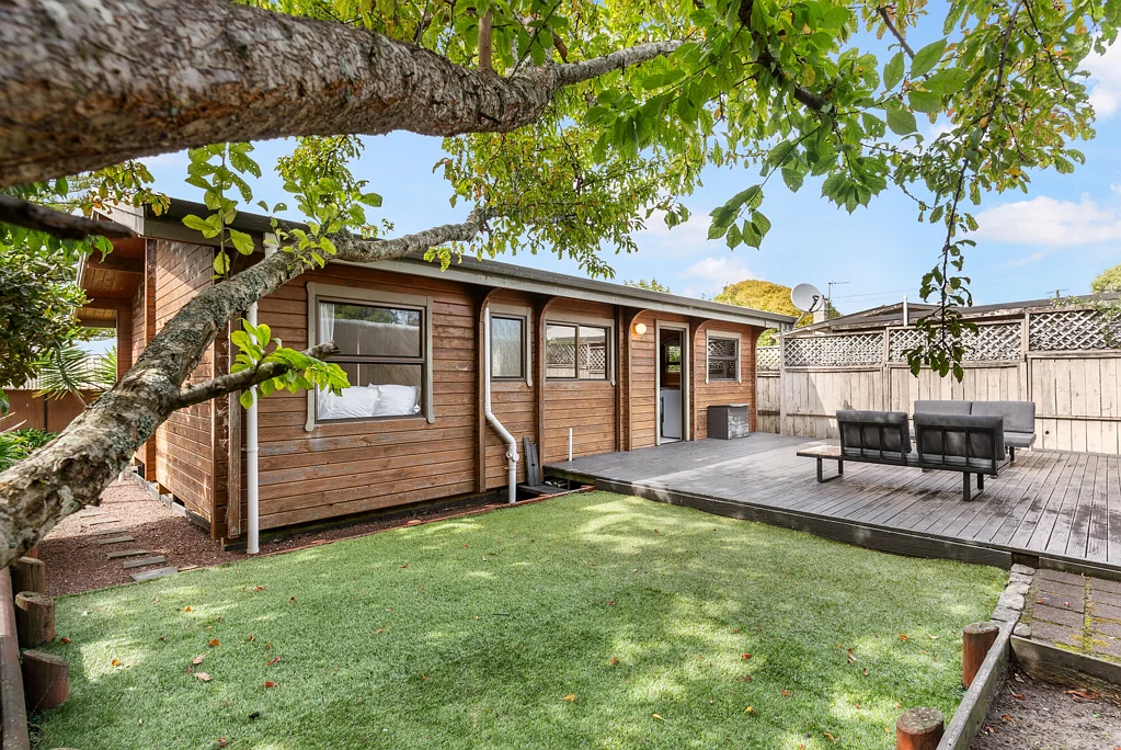 New Lynn 2Phòng ngủ FREESTANDING PERFECT FIRST HOME!