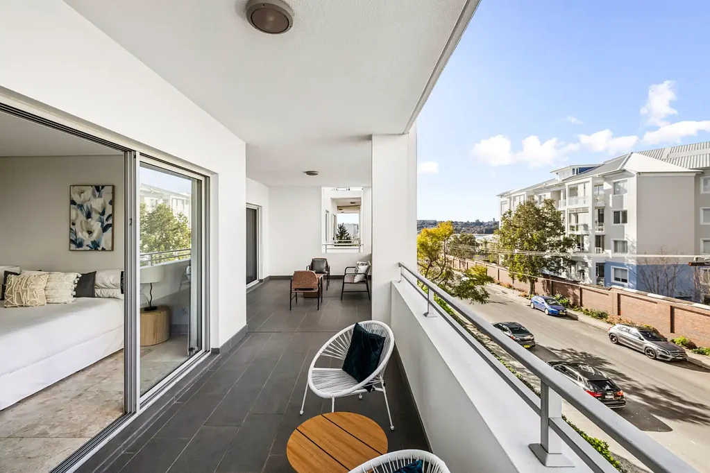 Mortlake 4房 Mortlake中心地带的宽敞住宅 Oversized Residence in the Heart of Mortlake