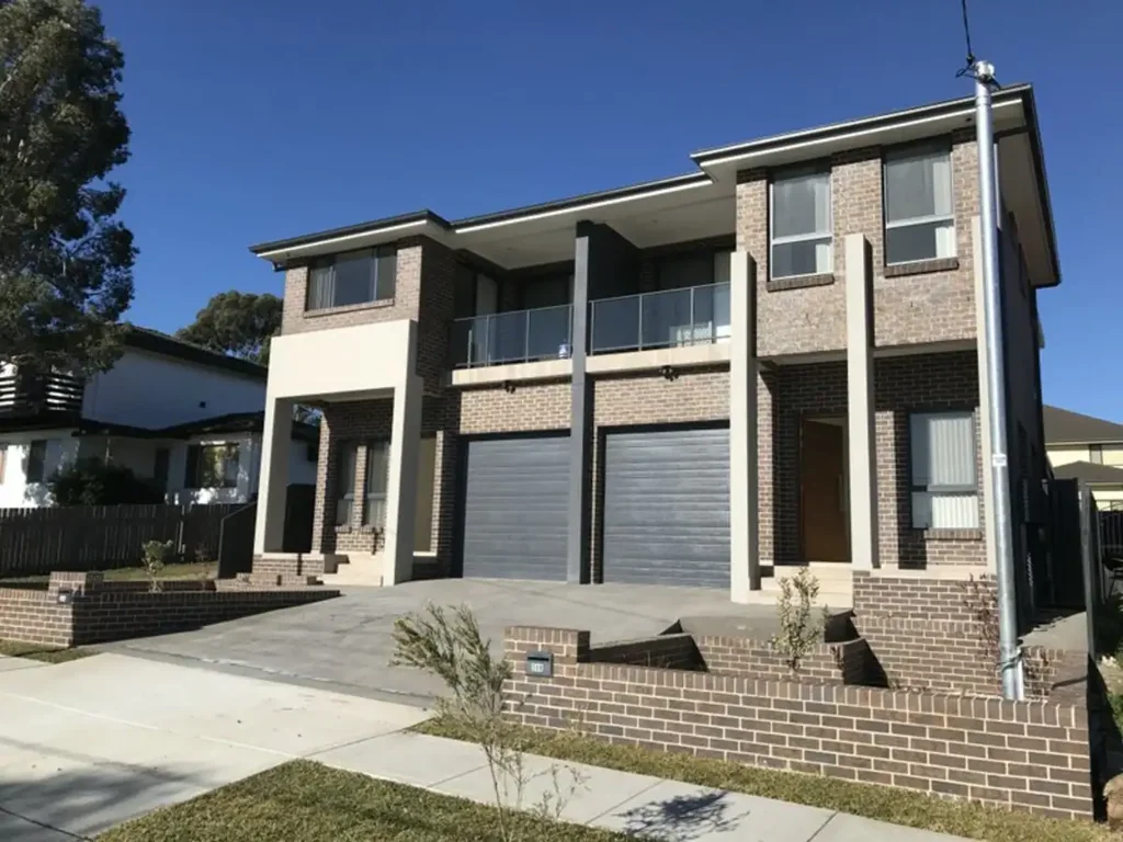 MODERN 4 BEDROOM DUPLEX