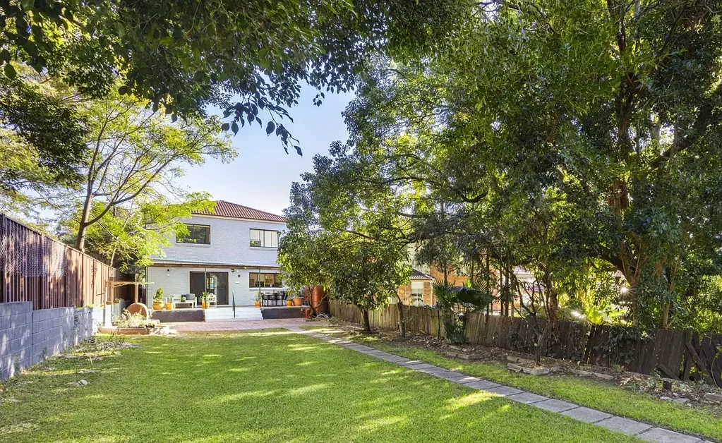 Grand Residence in Prime Location