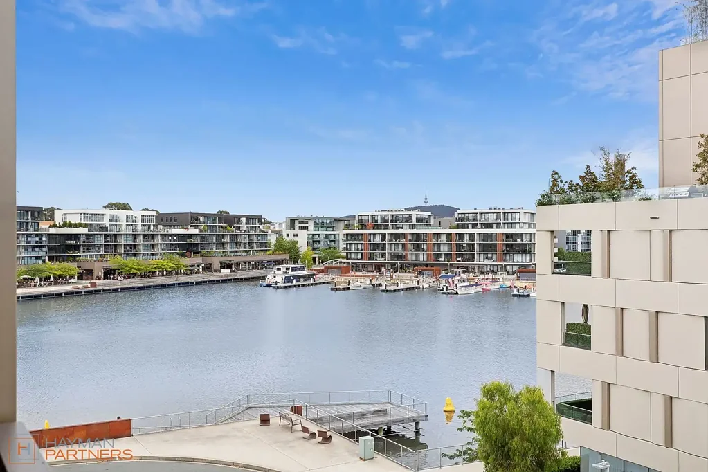 Stylish Foreshore Living with Stunning Lake Views