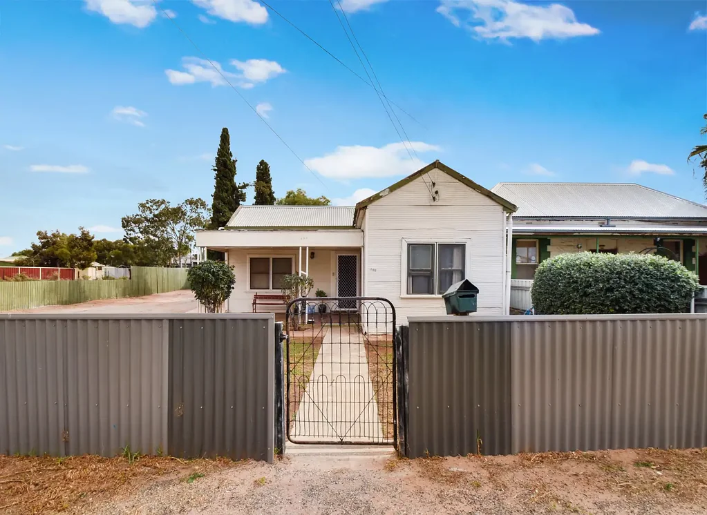 Broken Hill 3Moenga CURRENTLY LEASED FOR $330 PER WEEK