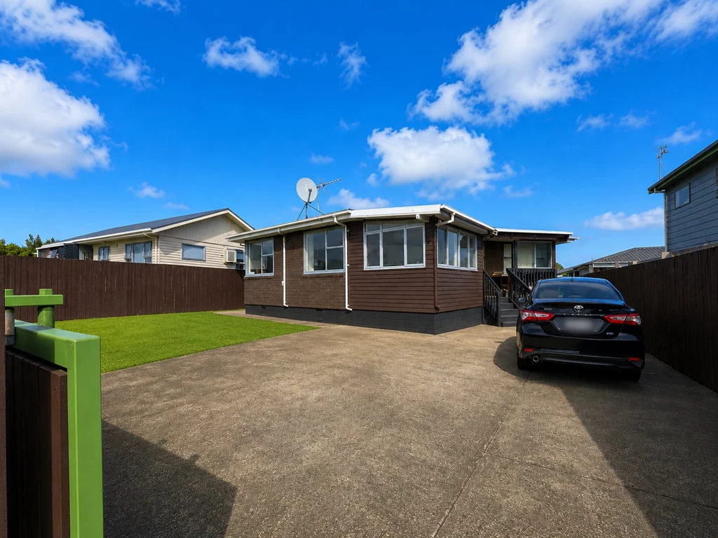 Spacious Family Home with Bonus Kitchen & Expansive Outdoor Living