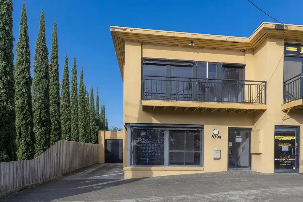 UNIQUE LIVING IN PRIME LOCATION