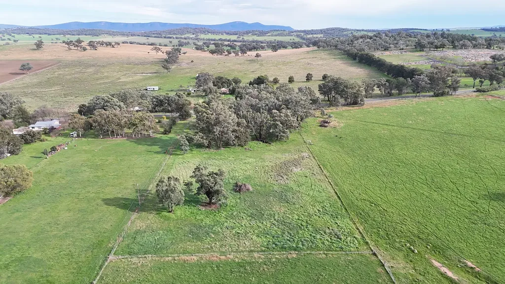 Grenfell  4.176 ACRE LIFESTYLE GET-AWAY. FULLY FENCED & SEALED ROAD FRONTAGE!