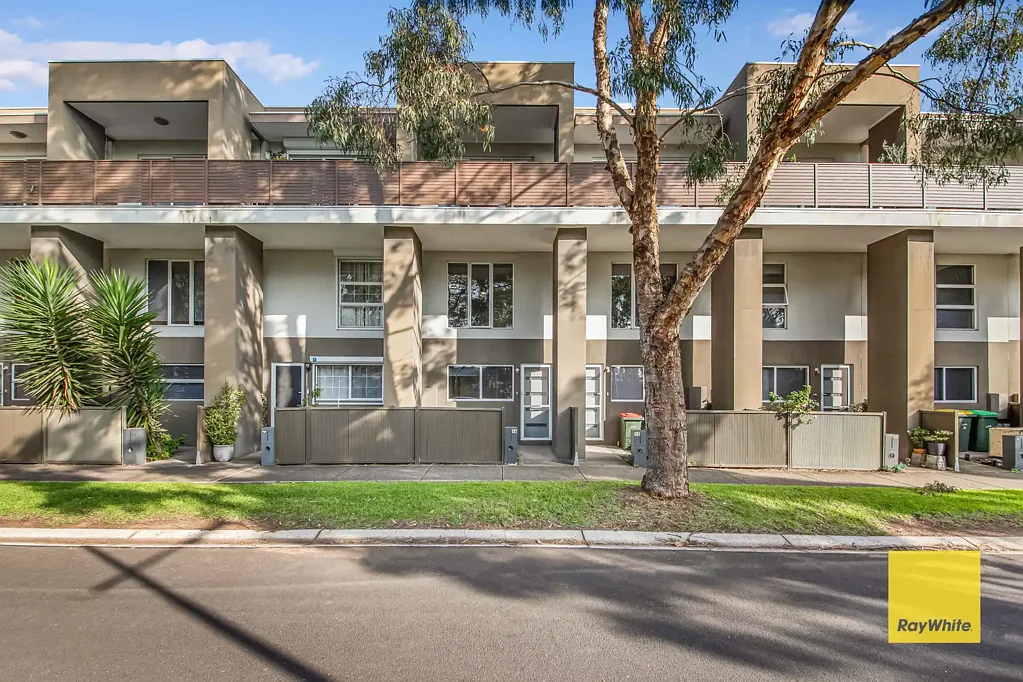 Modern, Low Maintenance Living in a Prime Point Cook Location