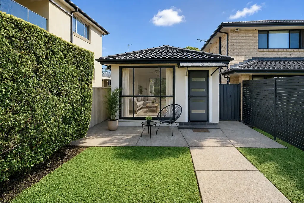 PRIVATE MODERN GRANNY FLAT