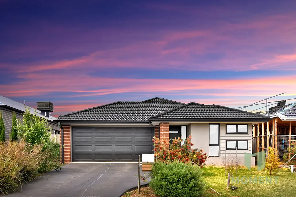 Cozy 4 Bedroom House in Melton South