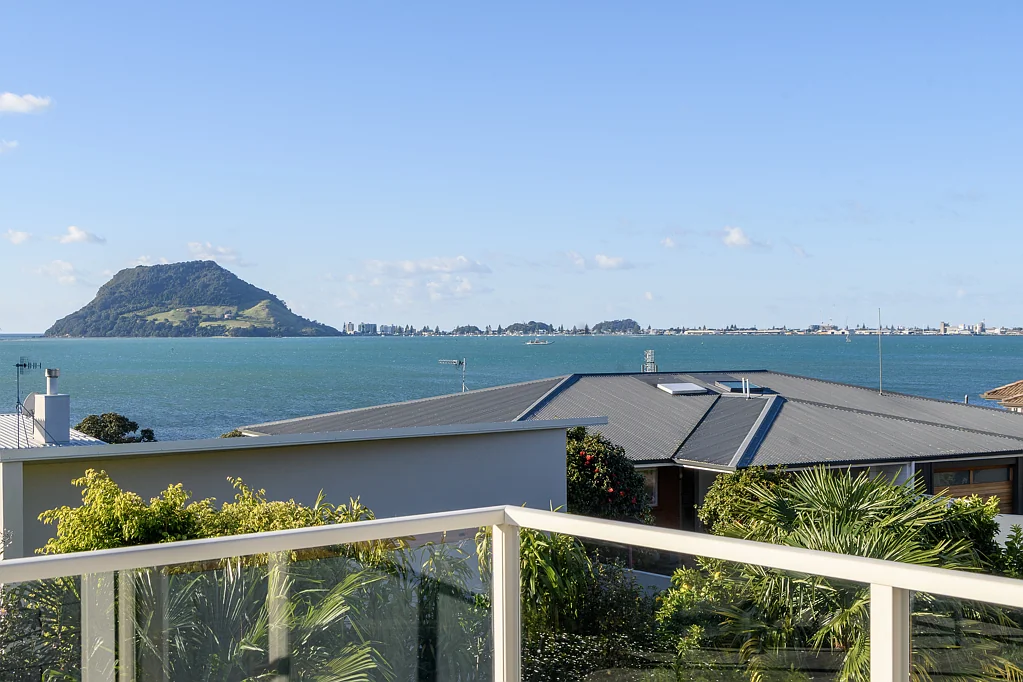 Matua 3房  Views, sun, location