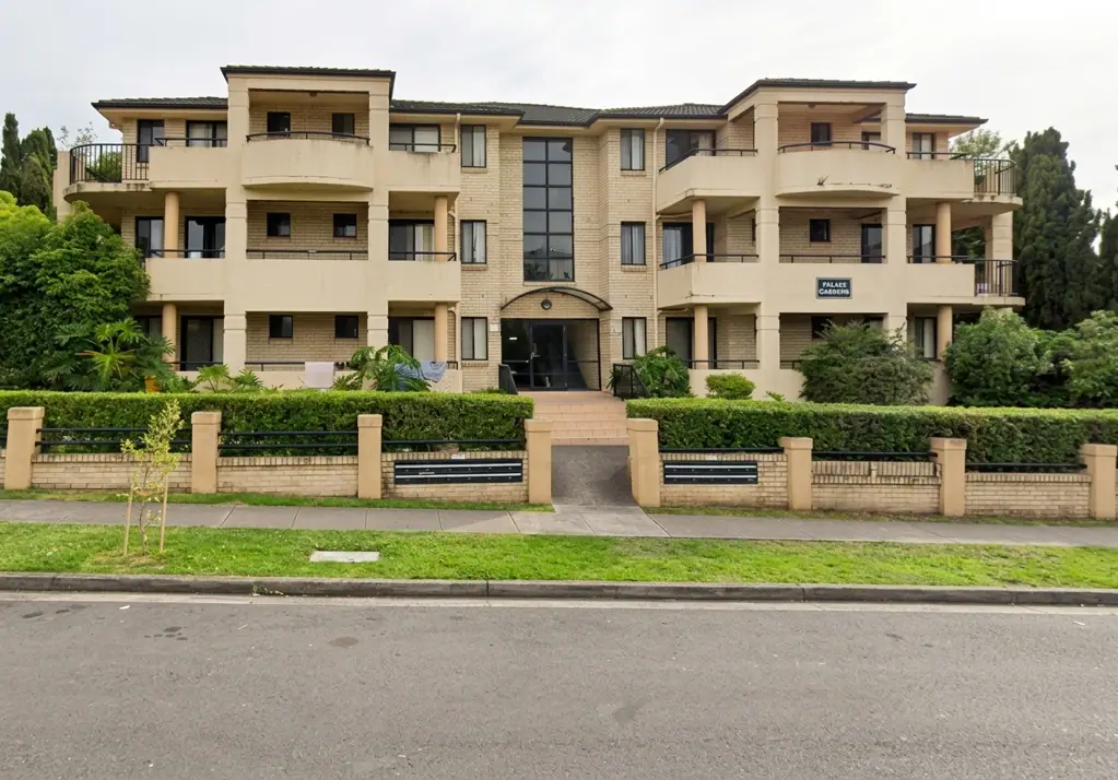 Comfortable Three-Bedroom Unit in a Convenient Location!