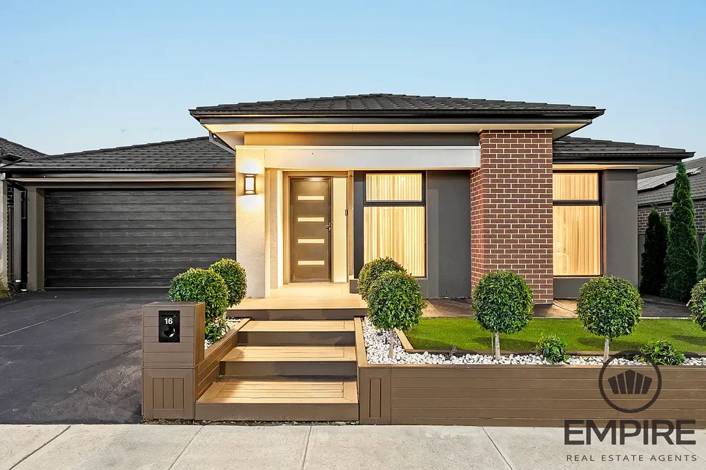 16 Applejack Boulevard, Clyde, VIC 3978
