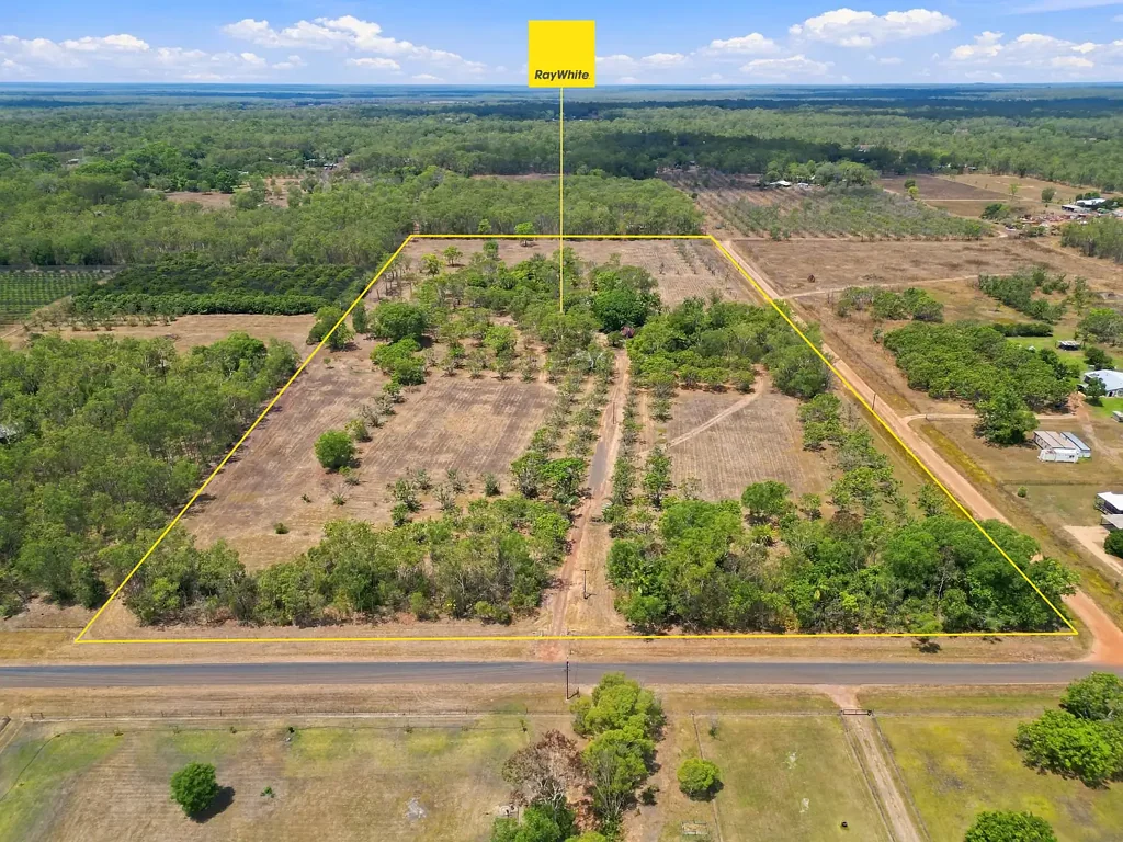 Humpty Doo Acreage, Bores & Mango Trees: Rural Living with Room to Grow