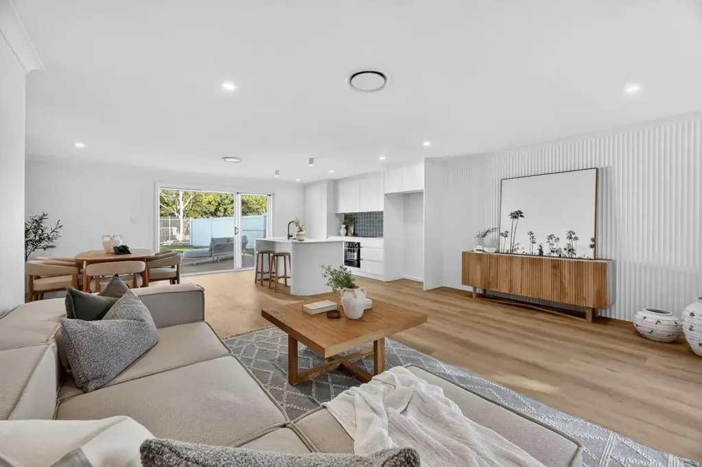 Elanora 4બેડરૂમ Renovated Family Home Overlooking the Lake and Parklands
