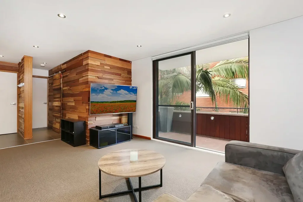Stylish, Modern One-Bedroom Apartment – Moments from UNSW & Kingsford