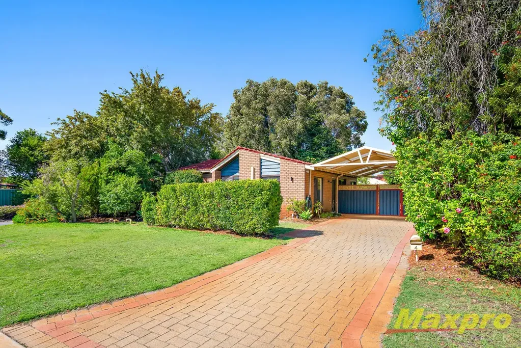 3-Bedroom Home with Communal Pool – Parkwood