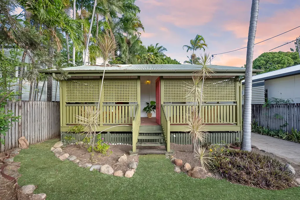 West End 2房  Charming Queensland Cottage in a Prime Central Location