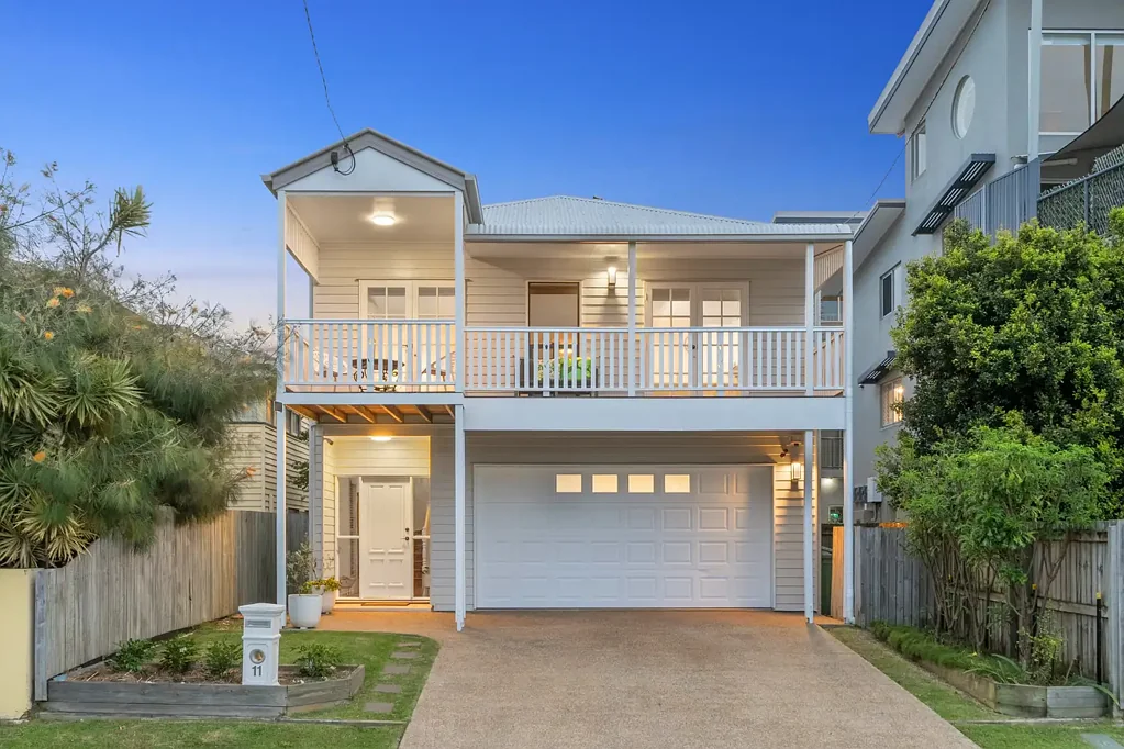 Margate 5房 惊艳的双居住区昆士兰式房屋，距离玛格特海滩150米 Stunning Dual-Living Queenslander with Water Views
