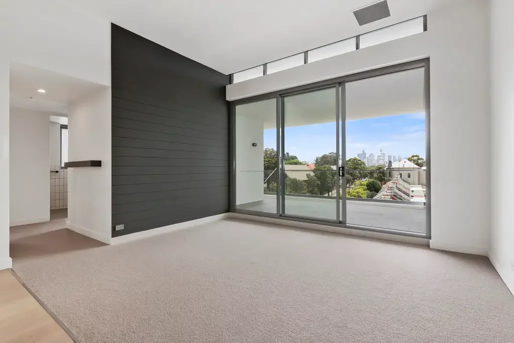 Stunning Apartment With City Views!