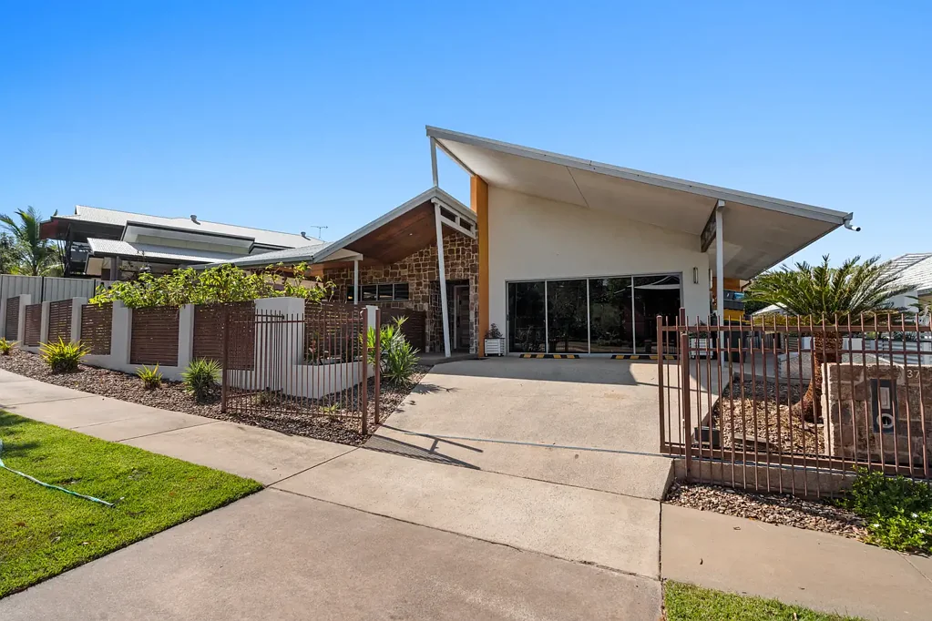 Durack 4Moenga Luxe tropical living with every need catered to!